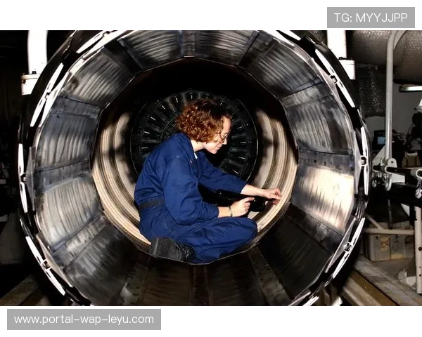 赛事后勤保障揭秘：机械师如何应对突发维修需求